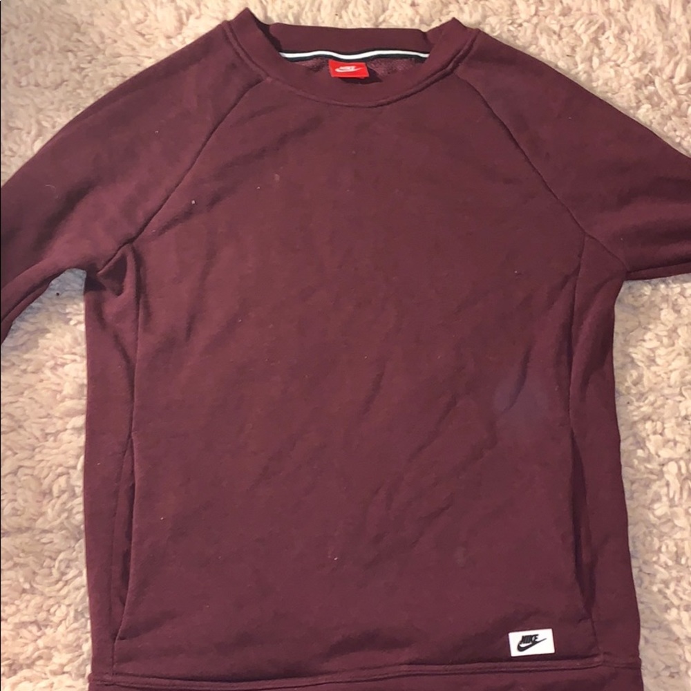 nike maroon crew neck